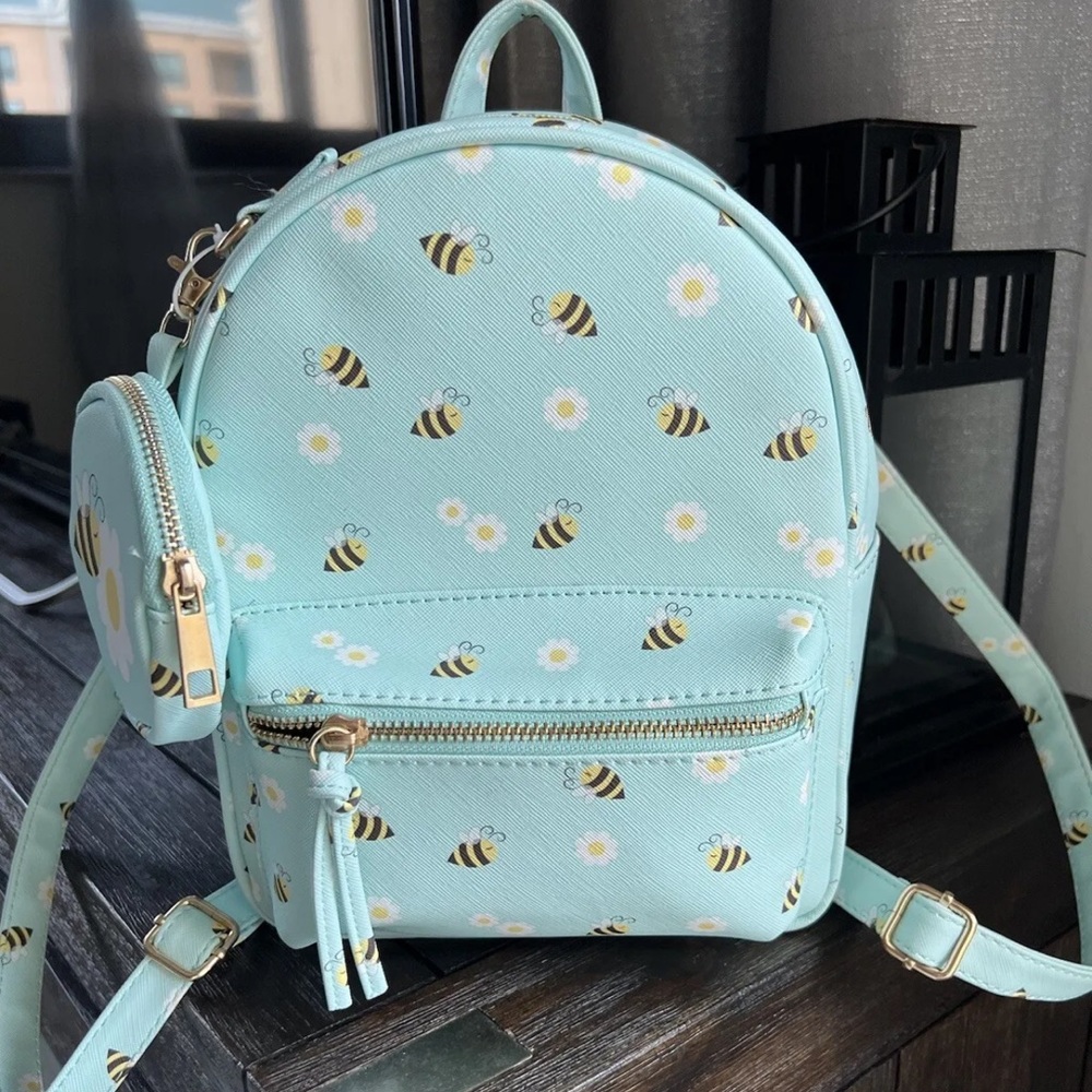 Backpack Mochila Backpack purse with coin bag. 
Nueva Brand New Mochila Divina